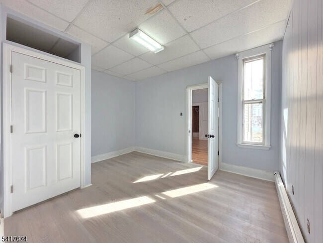 Building Photo - 8 Lincoln Ave