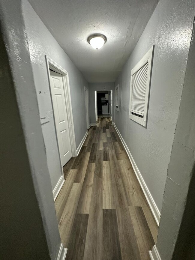 Building Photo - Fully Renovated 3/1 Single Family House Available for Immediate Rent!