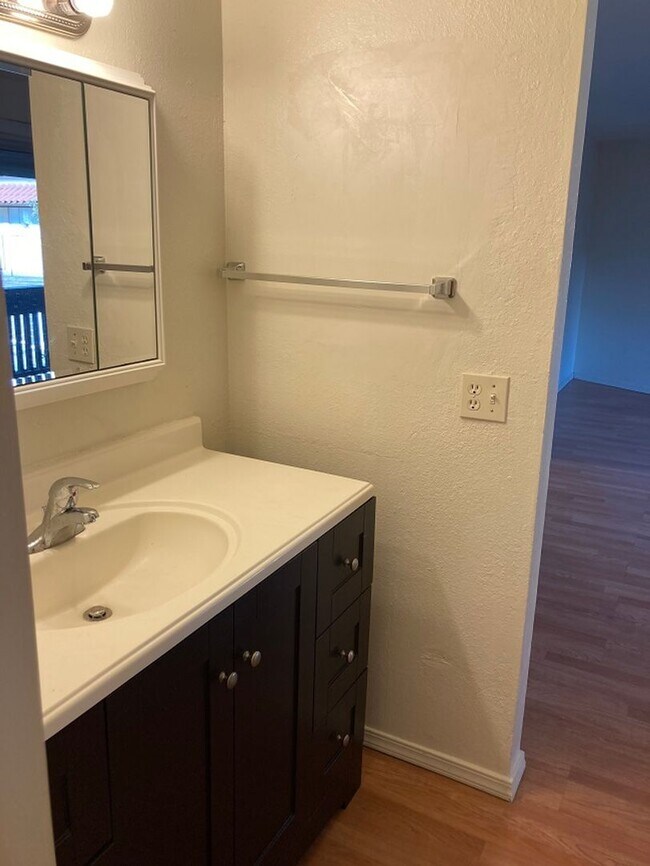 Building Photo - 975 Murrieta Blvd