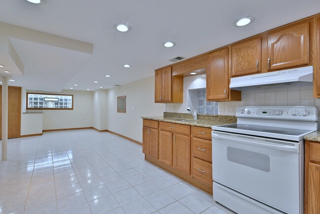 Building Photo - 5028 N Parkside Ave
