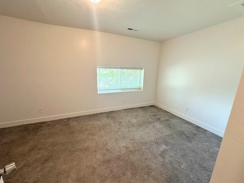Building Photo - 435 S 900 W
