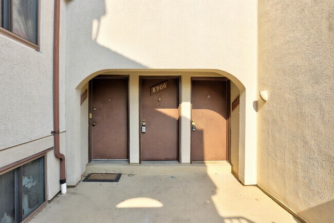 Building Photo - 8906 Battery Pl