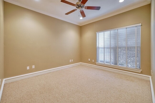 Building Photo - 906 Fowler St