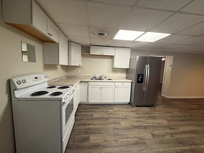 Building Photo - 1010 Carolyn Ave