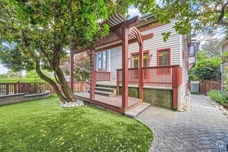 Building Photo - Queen Anne Home