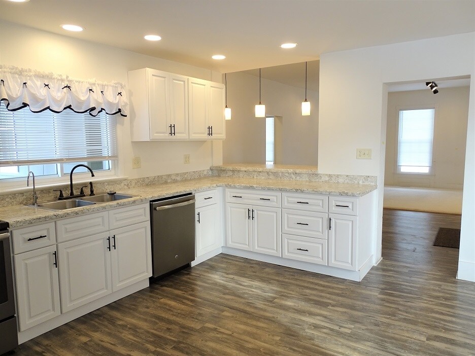 Building Photo - 783 E Main St