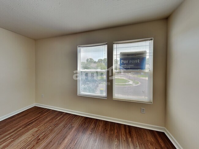 Building Photo - 1236 Saticoy Ct