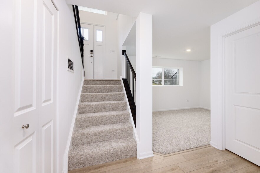 Building Photo - 1703 Neubauer Cir