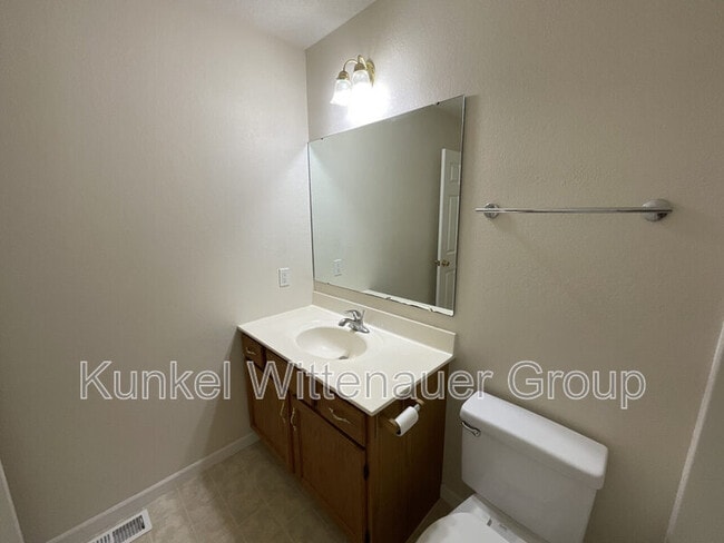 Building Photo - 1545 Fairoaks Dr