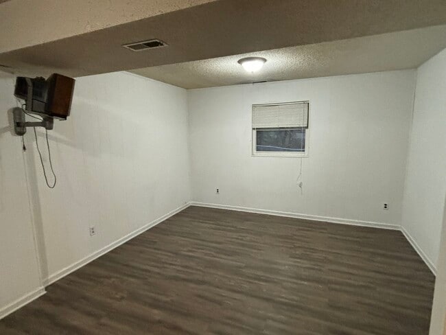 Building Photo - 77 Overlook Rd