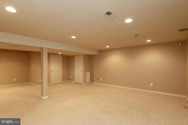 Building Photo - 4269 Exeter Dr