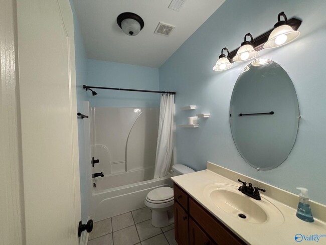 Building Photo - 15110 Lakeside Trail SW