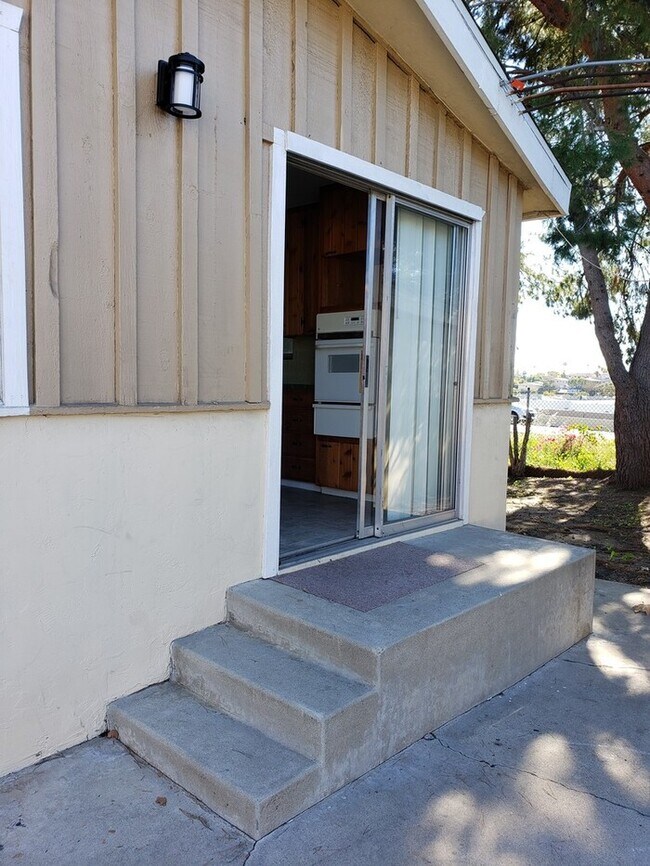 Building Photo - Charming 2bdr Duplex in La Mesa Cul-de-Sac