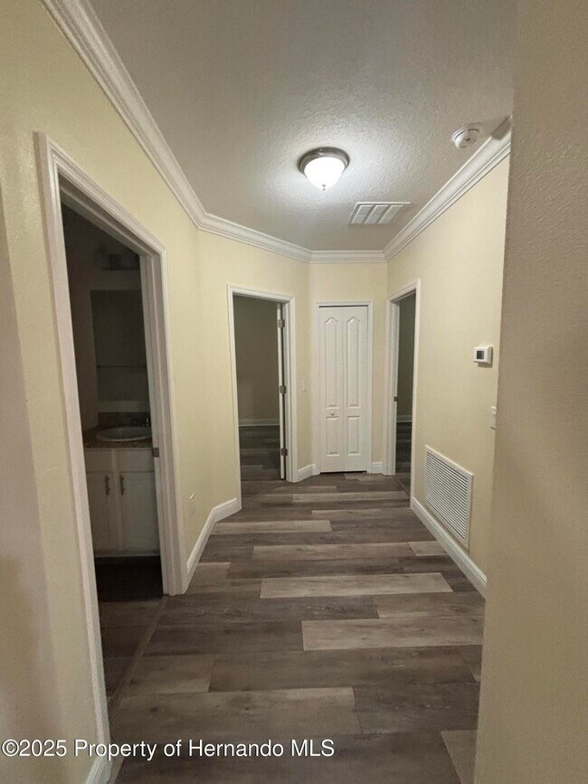 Building Photo - 1159 MacFarlane Ave