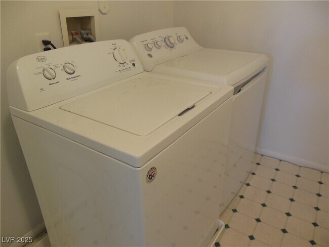 Building Photo - 2516 Chenault Cir