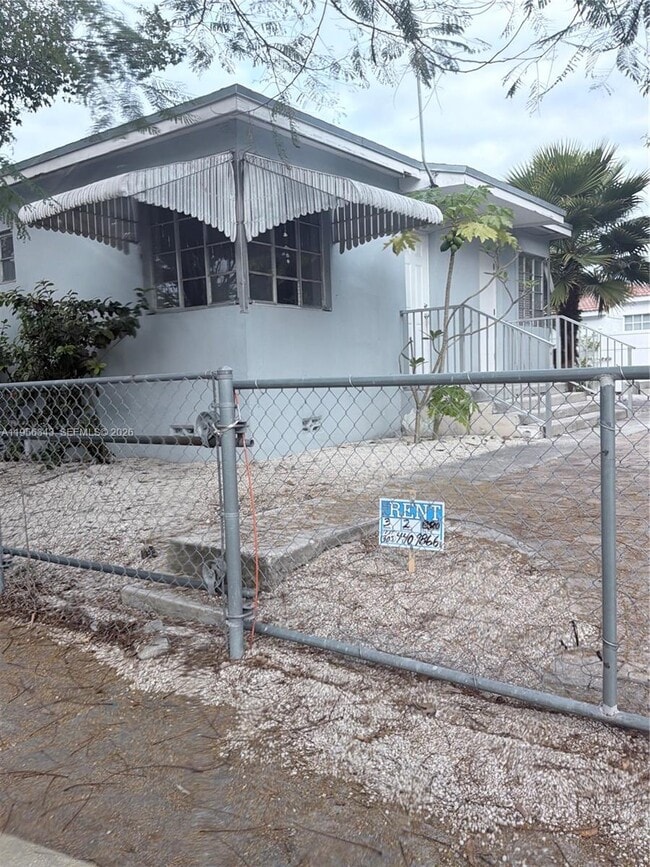 Building Photo - 3742 SW 29th St