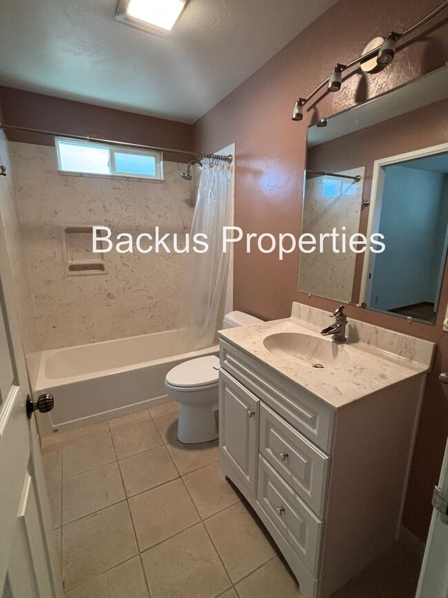 Building Photo - Wonderful four-bedroom corner lot home in South Salinas