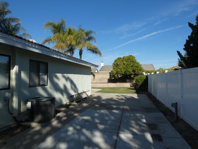 Building Photo - Spacious Single Story Charmer in Orcutt