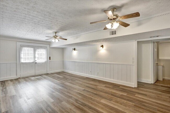 Building Photo - 1812 Wiggins Cir SW