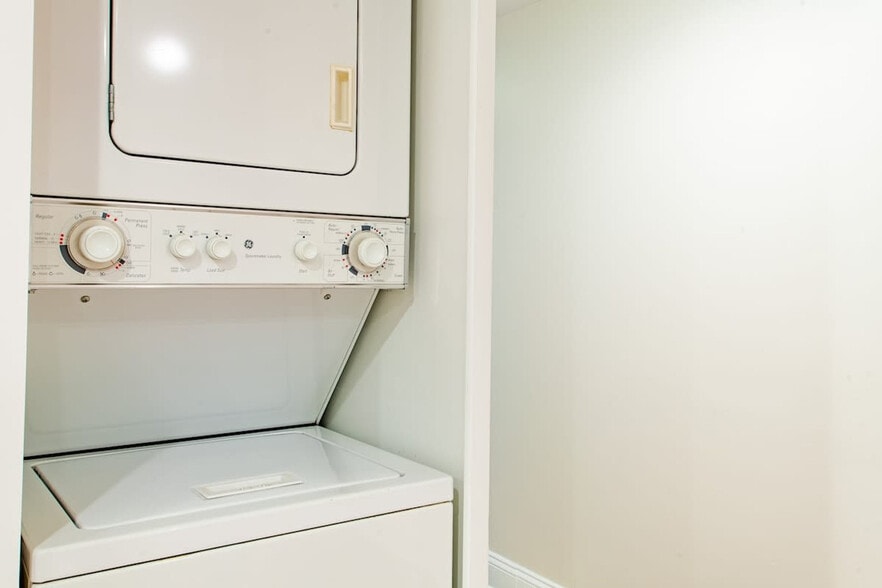 Building Photo - 1223 Fairmont St NW