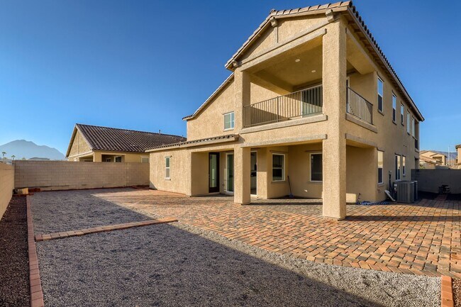 Building Photo - Beautiful 4 bed, 4.5 bath, 3 car garage with full casita!