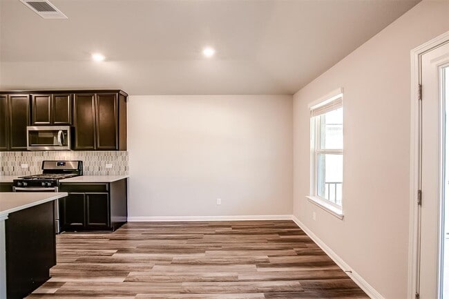 Building Photo - 1601 Longhorn Ranch Dr