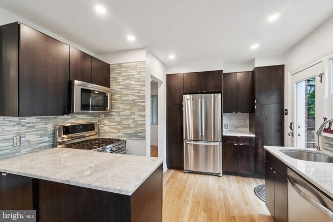 Building Photo - 5802 Ryland Dr