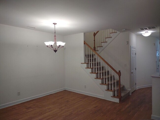 Building Photo - COMING SOON!! Lovely 2 Bedroom House | Gre...