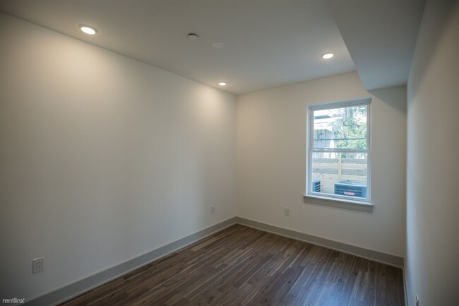 Building Photo - 3 br, 2 bath 4plex - 3213 HAVERFORD AVE Un...