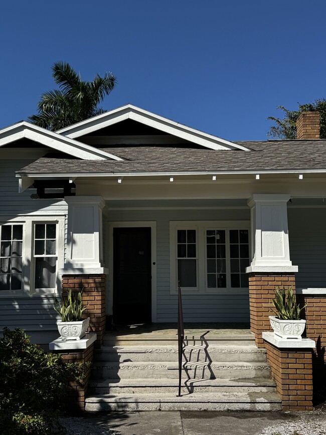 Building Photo - 2135 Burlington Ave N