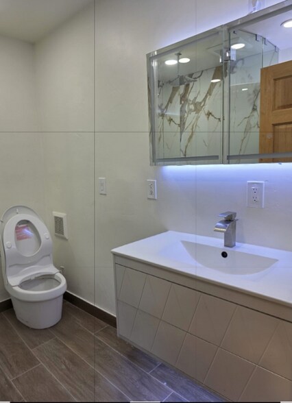 Building Photo - 3153 India St