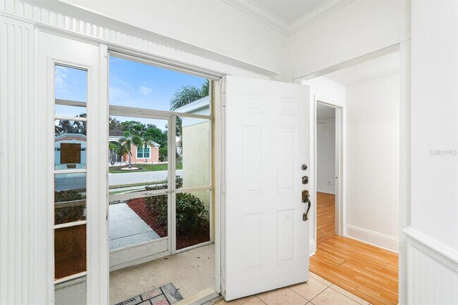 Building Photo - 295 Fareham Dr