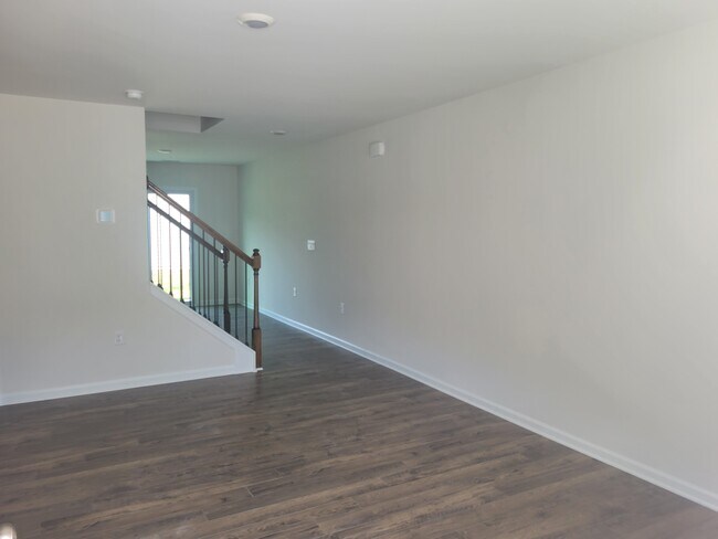 Building Photo - 114 Clear Creek Ln