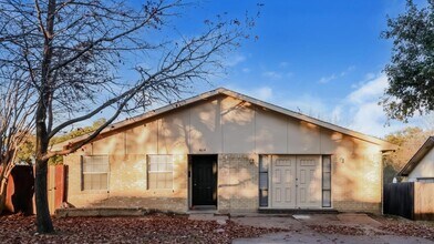Building Photo - MOVE IN READY