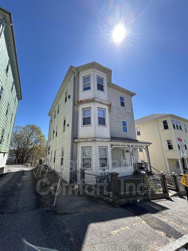 Building Photo - 18 Shamrock St