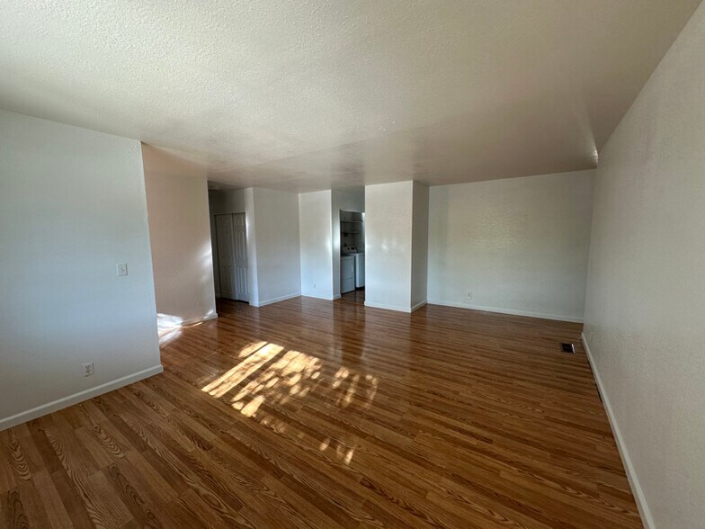 Building Photo - 295 7th St