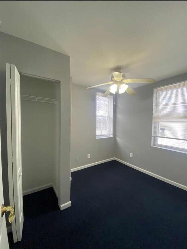 Building Photo - 3 Bedrooms 2.5 Bathrooms Voucher Accepted