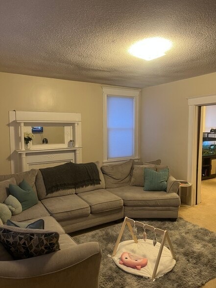 Primary Photo - 3453 Woodburn Ave