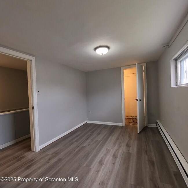 Building Photo - 37 Hickory St