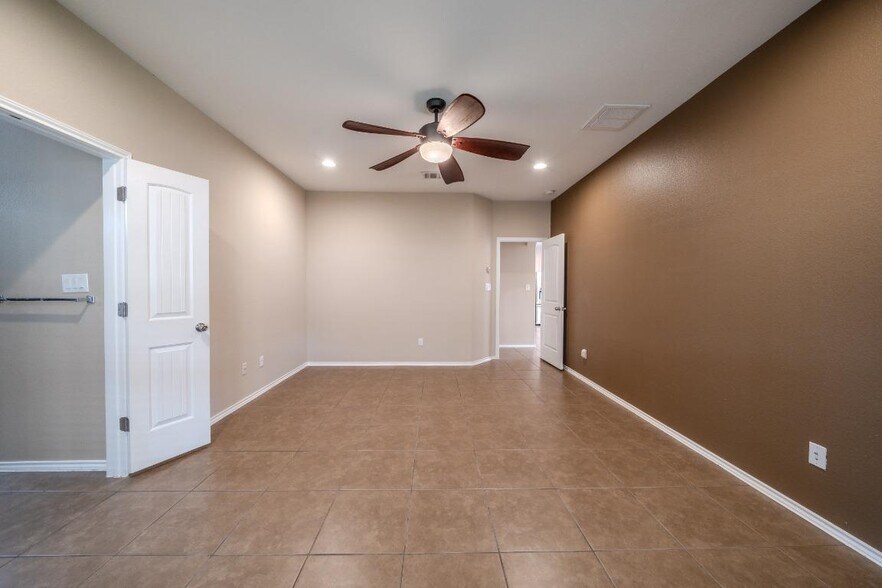 Building Photo - 304 Jack Ryan Ln