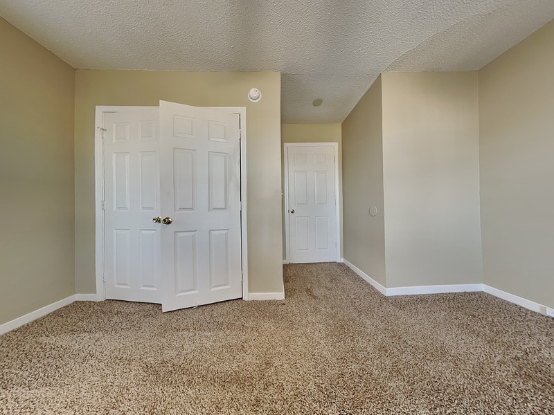 Building Photo - 481 Iota Ave S