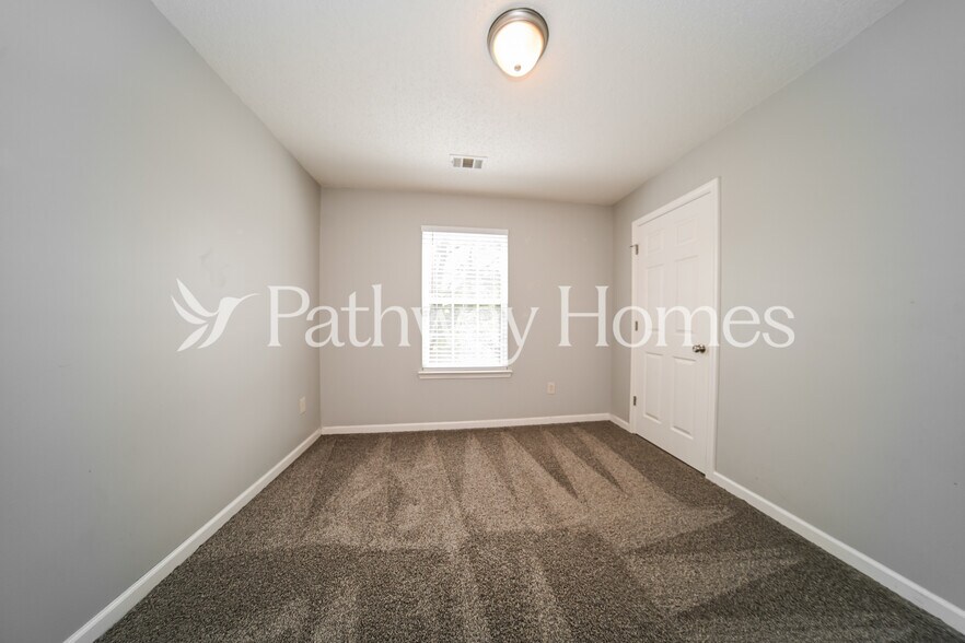Building Photo - 229 Deodar Ln