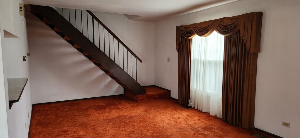 Building Photo - 322 Russet Way