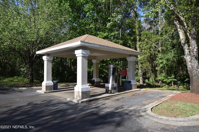 Building Photo - 10550 Baymeadows Rd