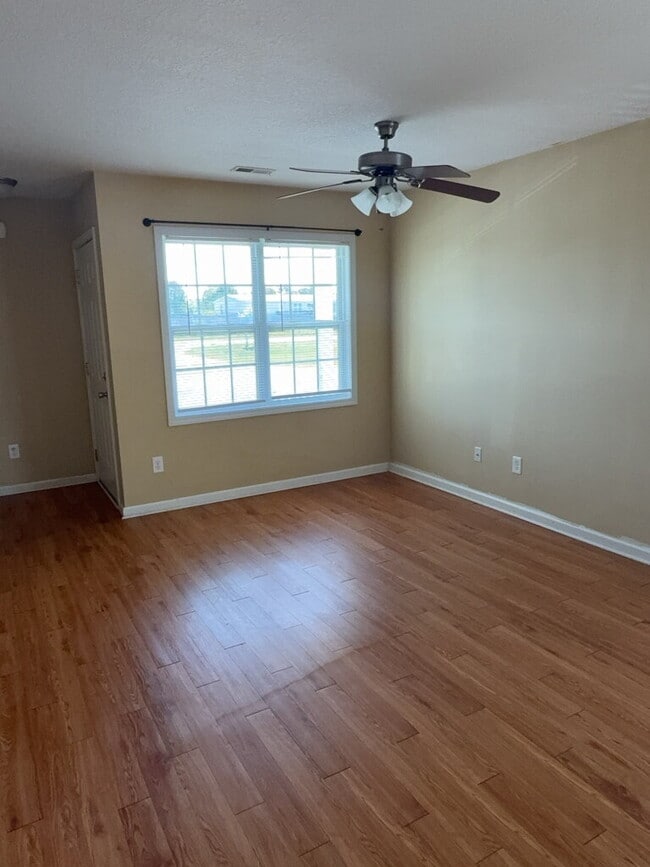 Building Photo - 206 Angus Ln