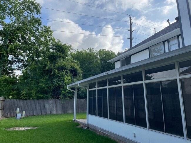Building Photo - 16302 Flint Run Way