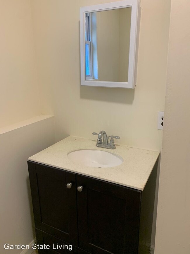 Building Photo - 7 br, 4 bath House - 253 Roseville Avenue