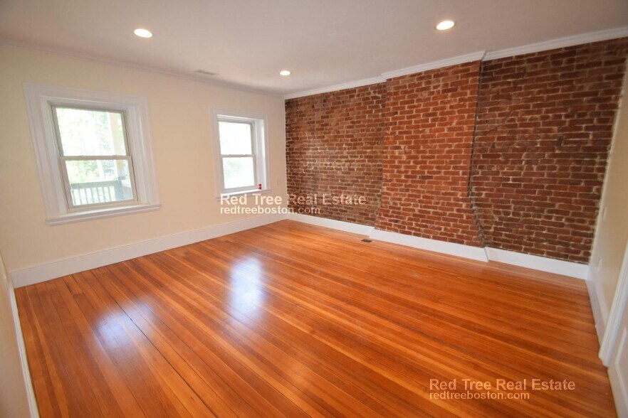 Building Photo - 1614 Beacon St