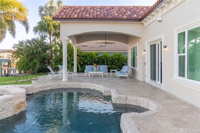 Building Photo - 25 Leeward Island