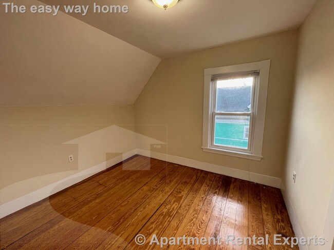 Building Photo - Somerville/Teele Square 2 Bedroom